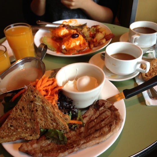 10/27/2012にWei L.が7A Cafeで撮った写真