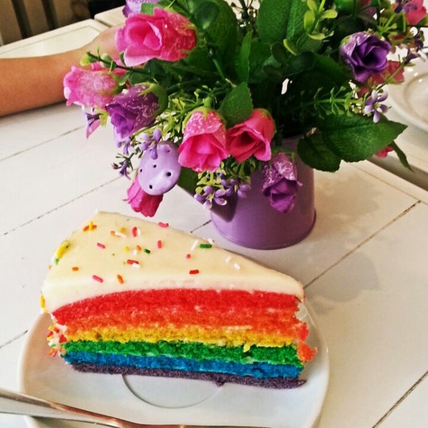 Photo taken at Phoebe&#39;s Cupcakery by xhanti 🎶 on 8/3/2014