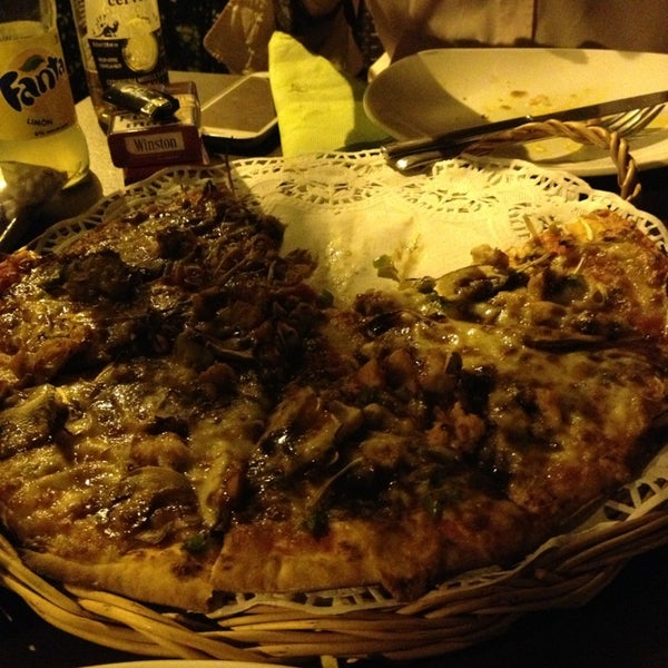 Снимок сделан в Restaurante Lapizza+sana пользователем Rafa B. 7/26/2013