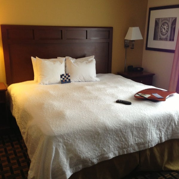 Foto scattata a Hampton Inn &amp; Suites da Marsha H. il 2/21/2013