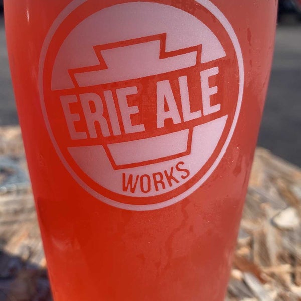 รูปภาพถ่ายที่ Erie Ale Works โดย Jeff K. เมื่อ 9/10/2021