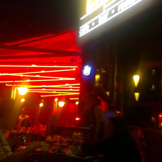 รูปภาพถ่ายที่ Cinema Cafe &amp; Bar โดย Christina Rui Z. เมื่อ 6/19/2013