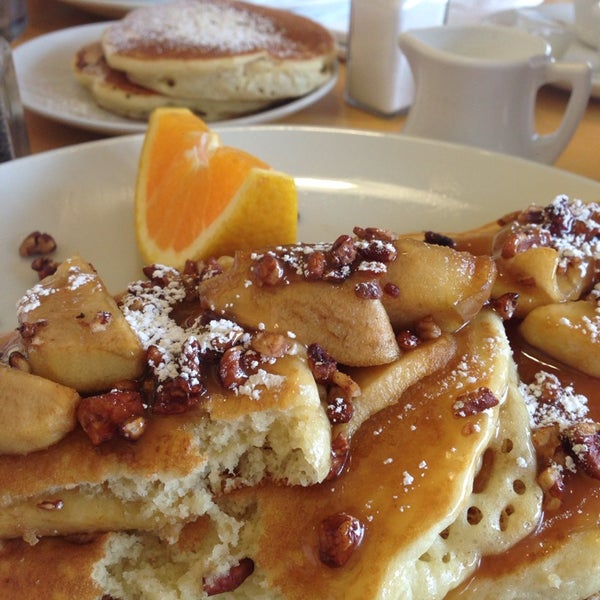 Das Foto wurde bei Eggsperience Breakfast &amp; Lunch - Park Ridge von Sophia L. am 10/20/2013 aufgenommen