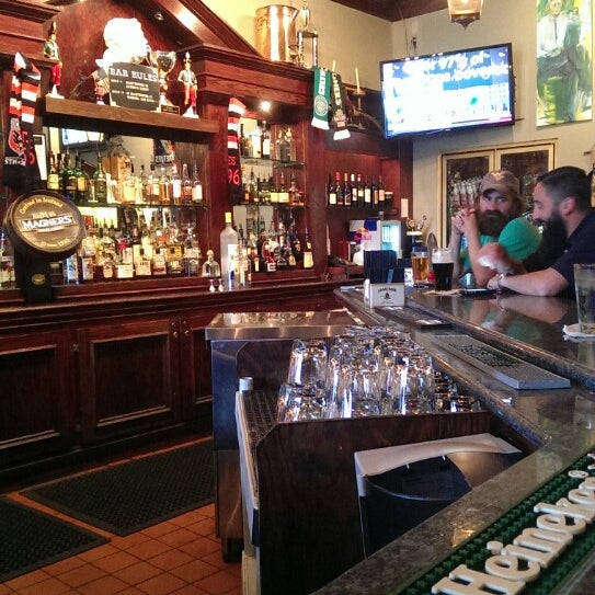 รูปภาพถ่ายที่ O&#39;Faolain&#39;s Irish Restaurant and Bar โดย Seva I. เมื่อ 6/21/2014