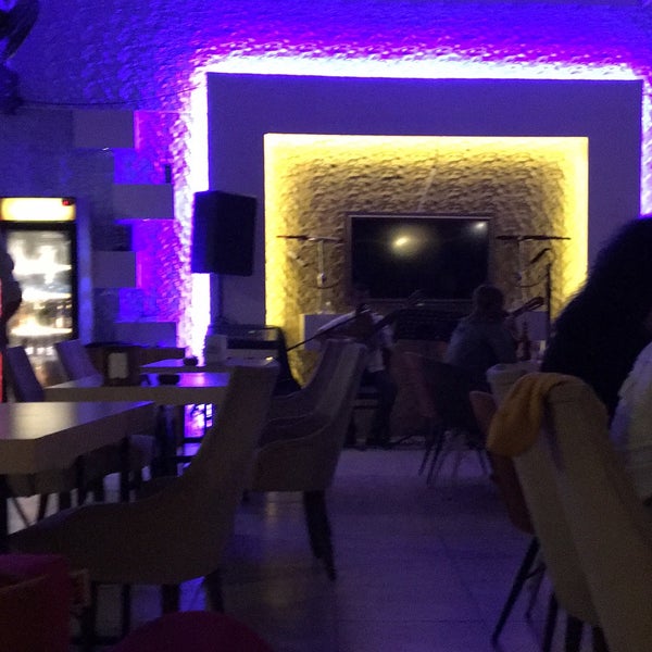 รูปภาพถ่ายที่ HT Manş-Et Restaurant โดย Emrah Ö. เมื่อ 8/26/2017