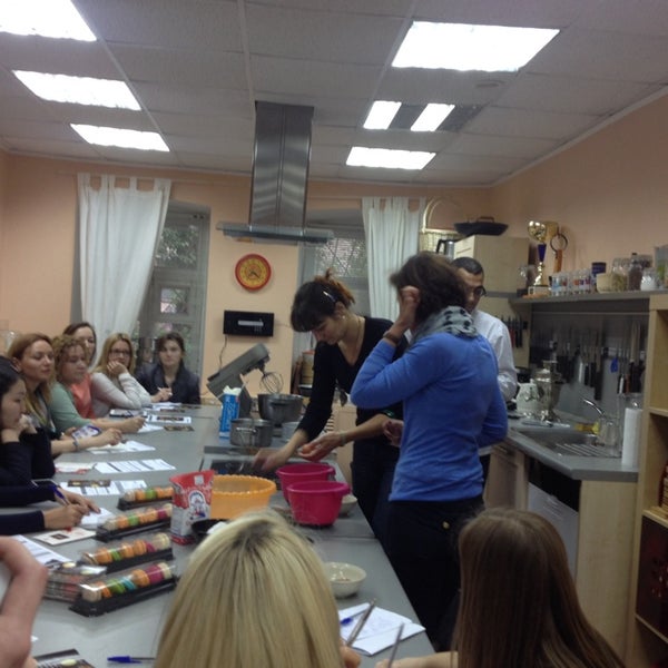 6/18/2014 tarihinde Мелинэ А.ziyaretçi tarafından Taste Of Russia'de çekilen fotoğraf