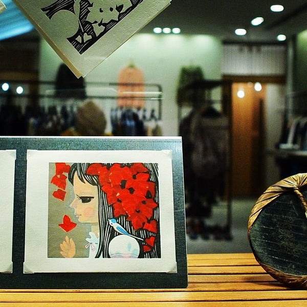 Fotos Em かぐれ丸の内 Loja De Roupas Em 千代田区