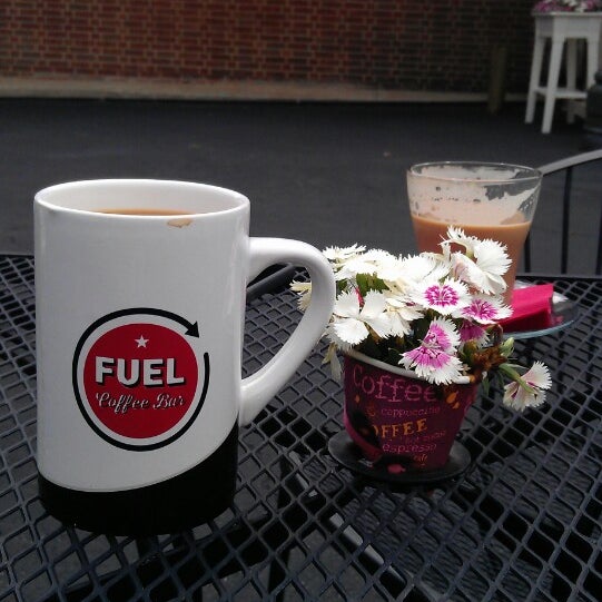 Foto tomada en Fuel Coffee Bar  por Jennifer S. el 6/29/2013