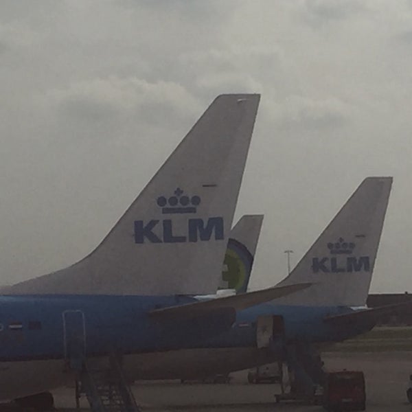 Foto tirada no(a) Aeroporto de Amesterdão Schiphol (AMS) por Davide 🍷🍷 em 9/21/2015