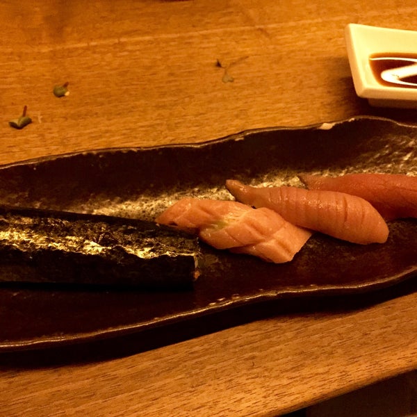 Foto tirada no(a) Momo Sushi Shack por Pedro J. em 2/7/2015