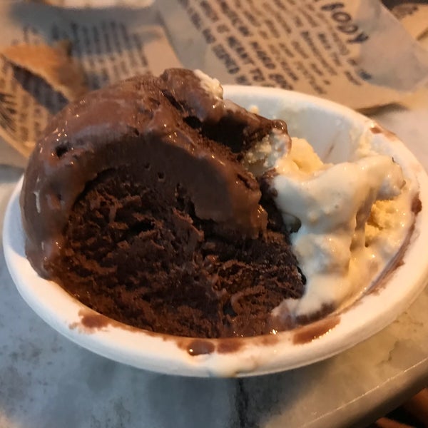 Das Foto wurde bei Jeni&#39;s Splendid Ice Creams von Pedro J. am 5/11/2018 aufgenommen
