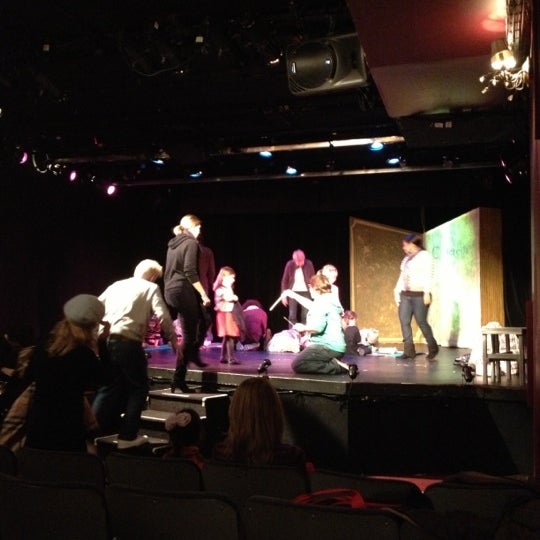 Das Foto wurde bei Players Theatre von Adam T. am 10/13/2012 aufgenommen