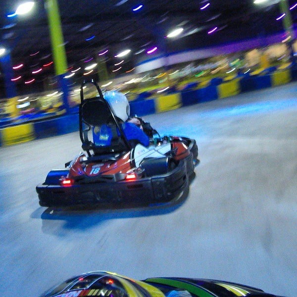 Das Foto wurde bei I-Drive Indoor Kart Racing von Mauricio O. am 4/2/2015 aufgenommen