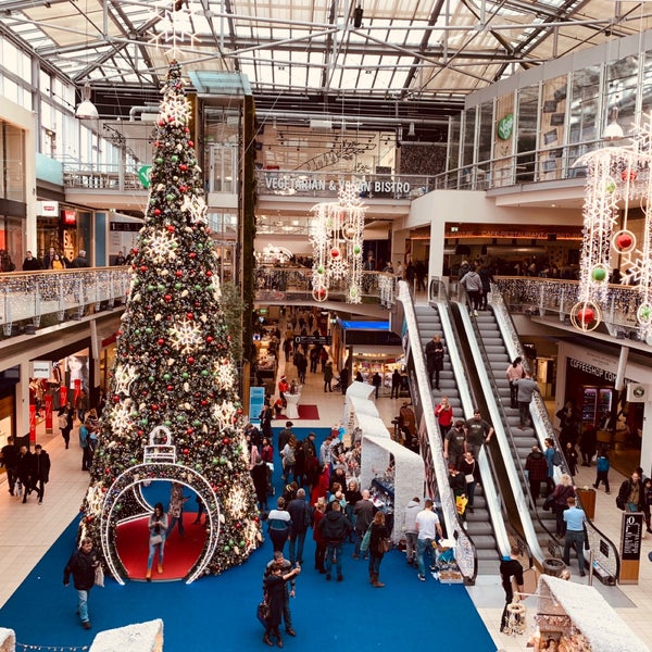 Foto tirada no(a) Westfield Donau Zentrum por Paria🧚🏻‍♀️ em 12/22/2018