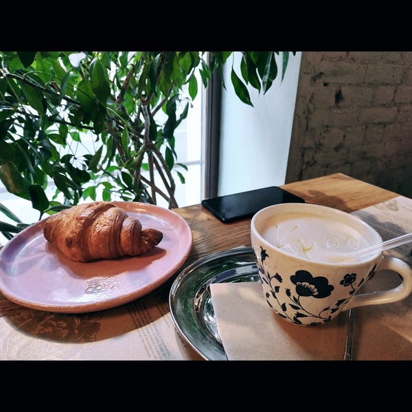 Foto diambil di KROO CAFE oleh Ирина И. pada 5/16/2019