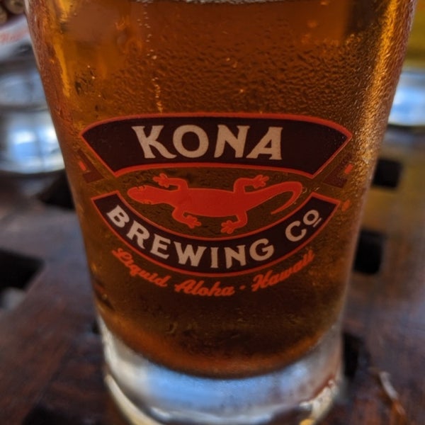 10/31/2019 tarihinde Kris F.ziyaretçi tarafından Kona Brewing Co.'de çekilen fotoğraf