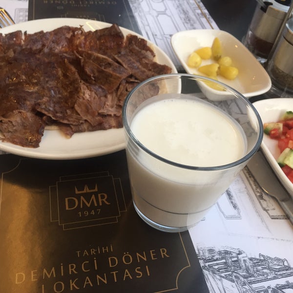 รูปภาพถ่ายที่ Tarihi Demirci Döner Lokantasi โดย GÖNÜL เมื่อ 9/21/2017