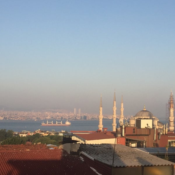 Foto tomada en Sultanhan Hotel Istanbul  por Cengiz G. el 6/22/2016