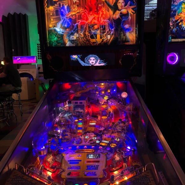 Foto scattata a Quarterworld Arcade da Courtney P. il 9/28/2019