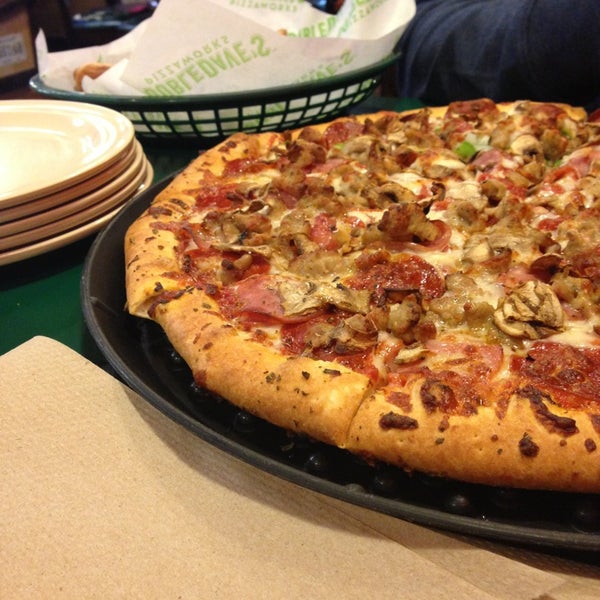 Das Foto wurde bei DoubleDaves Pizzaworks - San Antonio von Nancy D A. am 2/16/2013 aufgenommen
