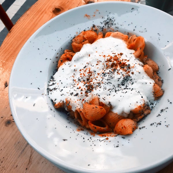 Foto diambil di Tosbağa Cafe oleh Samet pada 9/3/2019