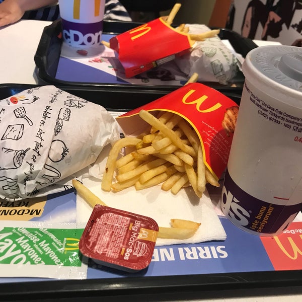 Foto tirada no(a) McDonald&#39;s por Samet em 7/27/2018