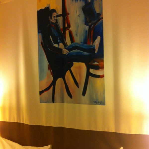 Das Foto wurde bei Hotel Lincoln von Ashley P. am 5/23/2013 aufgenommen