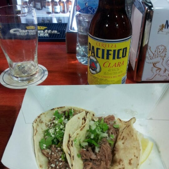 10/13/2012 tarihinde Karolina L.ziyaretçi tarafından Tacos Tacos'de çekilen fotoğraf