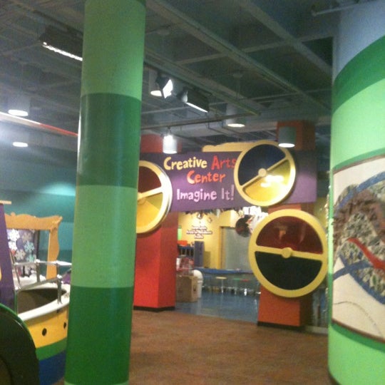 รูปภาพถ่ายที่ Omaha Children&#39;s Museum โดย Cathy C. เมื่อ 10/20/2012