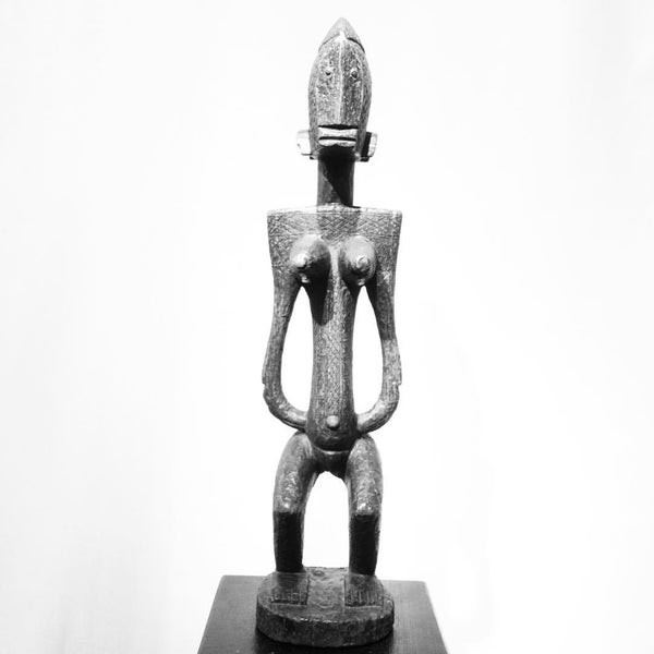 รูปภาพถ่ายที่ Galerie d&#39;Art Primitif Africain        Art Gallery l&#39;Oeil et la Main     Expert โดย Art Primitif Africain A. เมื่อ 9/15/2015
