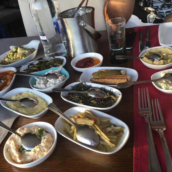 Foto tirada no(a) Efruz Restaurant por Sevil K. em 5/20/2016