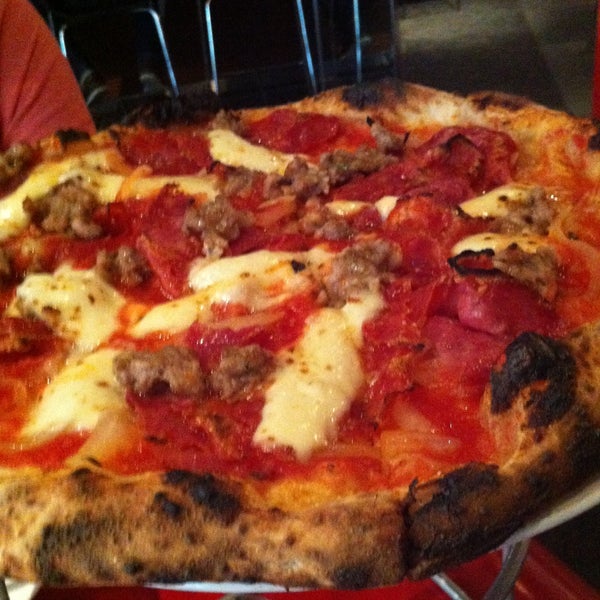 รูปภาพถ่ายที่ Cupola Pizzeria โดย A M. เมื่อ 5/4/2013