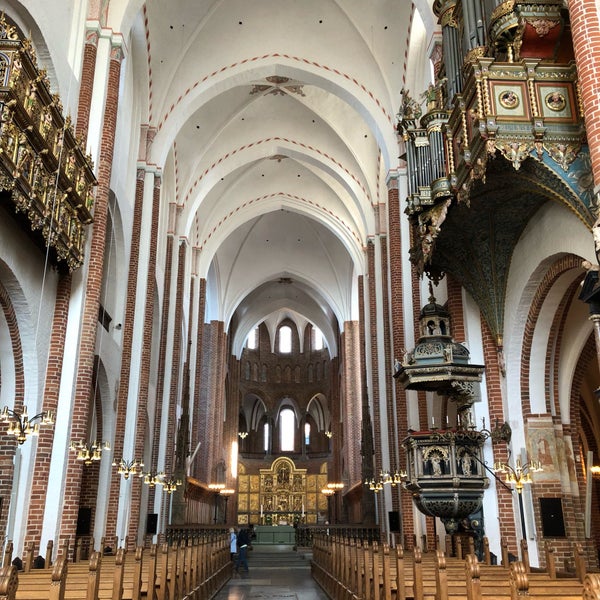 Foto diambil di Roskilde Domkirke | Roskilde Cathedral oleh Yoriki Y. pada 9/2/2019