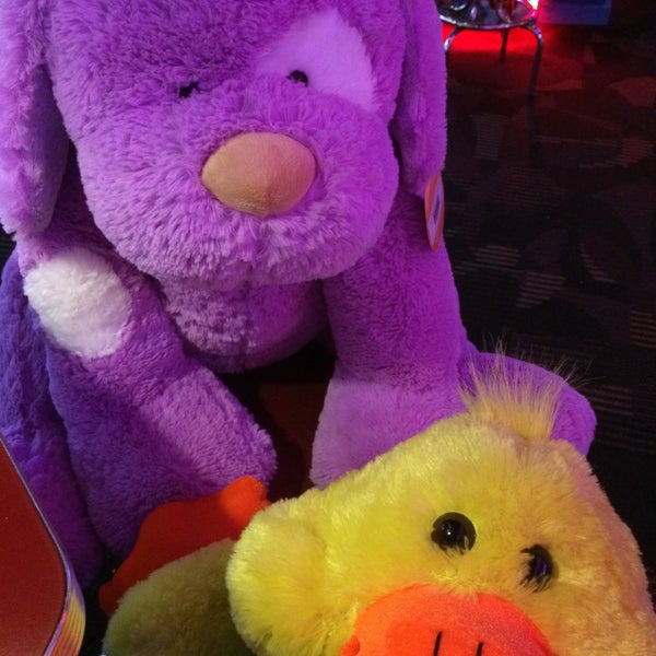 Photo taken at Dave &amp; Buster&#39;s by Jesslyn C. on 4/3/2015