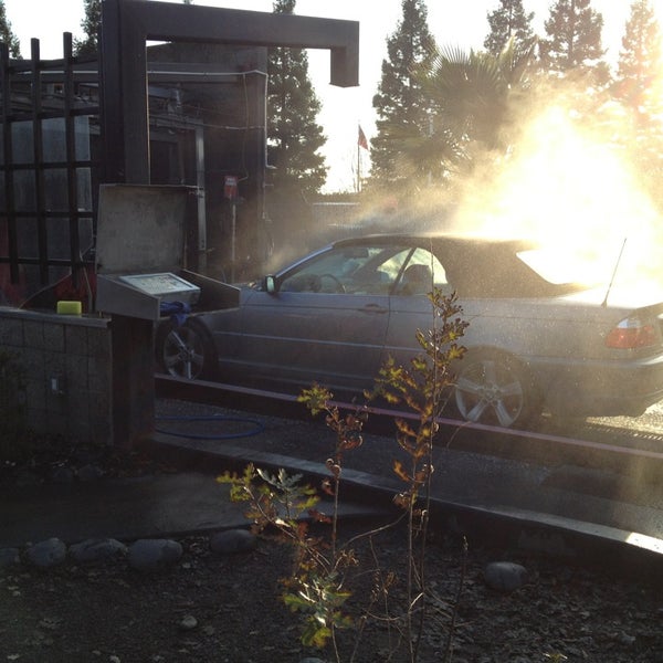 Foto tomada en Folsom Glenn Car Wash &amp; Auto Lube  por Lynette S. el 1/8/2013