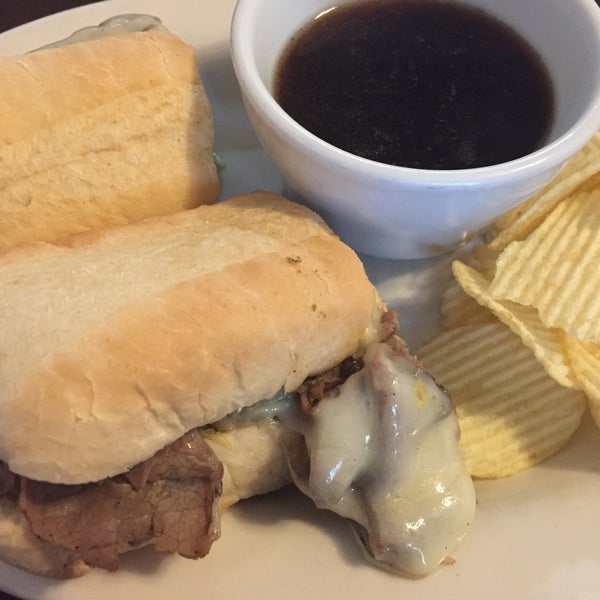 My all time favorite French dip here! Worth the 20 minute wait. The hot cider is good too when the temperature drops to 60s.