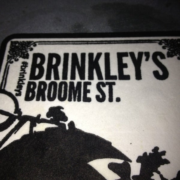 Foto tirada no(a) Brinkley&#39;s Broome Street por Kate W. em 7/11/2013