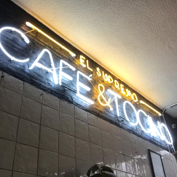 Foto tirada no(a) Café &amp; Tocino por Tania V. em 11/4/2018