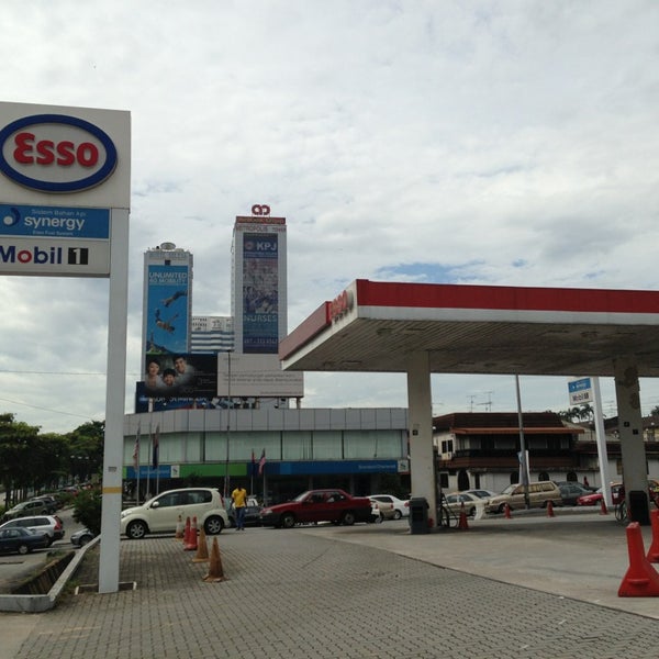 Petron Gas Station In Century Garden