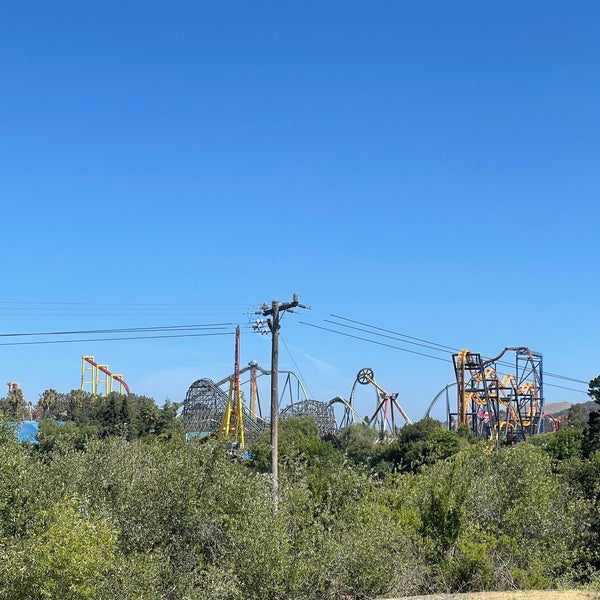 Photo taken at Six Flags Discovery Kingdom by Varsha R. on 6/4/2021
