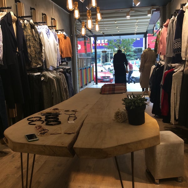 B boutique. Лого b boutique элегантное. B boutique. Библиотека-бар в цюрихе. Бары киева.