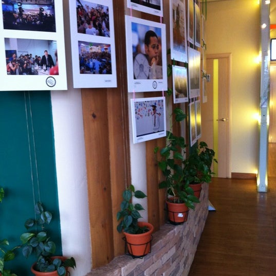 10/16/2012 tarihinde Nadya B.ziyaretçi tarafından Freelance Café'de çekilen fotoğraf