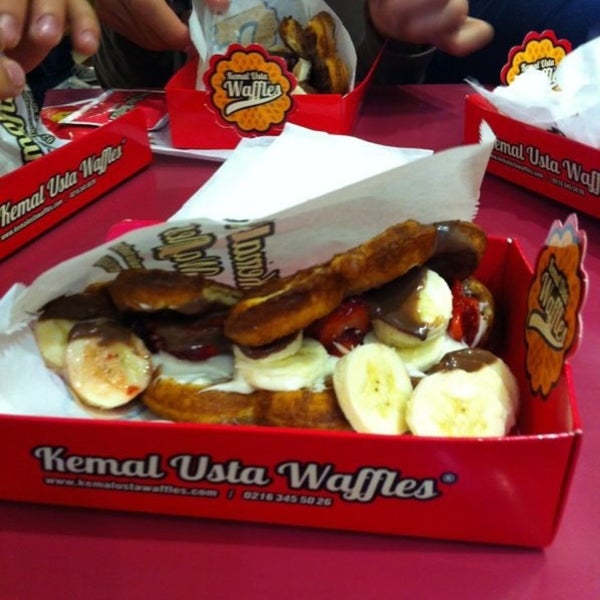4/18/2013 tarihinde Köksal Ç.ziyaretçi tarafından Kemal Usta Waffles'de çekilen fotoğraf