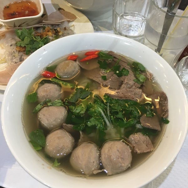 Photo taken at Pho Banh Cuon 14 by Maurice on 10/7/2017
