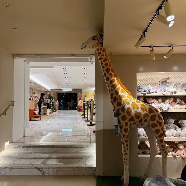 Harrods toy discount kingdom 2018
