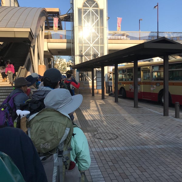 渋沢駅北口バス乗り場 Bus Station In 秦野市