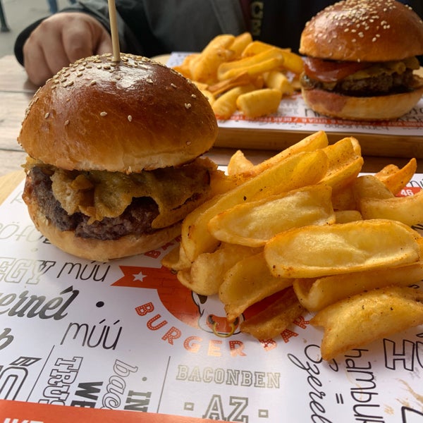 Foto tirada no(a) Bamba Marha Burger Bar por Zoltan F. em 5/21/2019