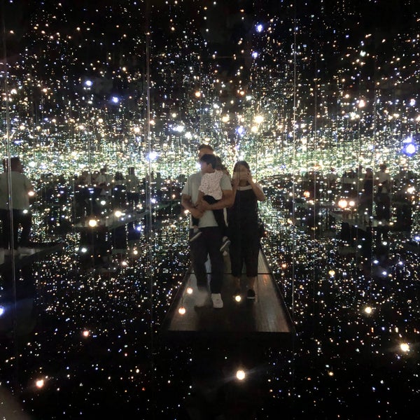 Yayoi Kusama S Infinity Mirrored Room At The Broad Bunker