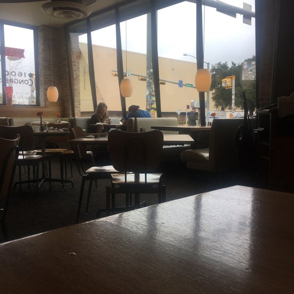 10/30/2019 tarihinde Adrian C.ziyaretçi tarafından South Congress Cafe'de çekilen fotoğraf