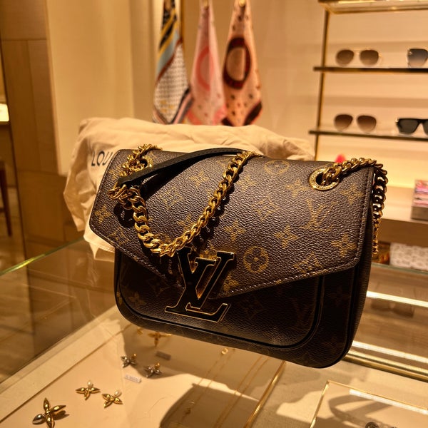 LOUIS VUITTON MOST FUNCTIONAL BAGS OF 2022, LV PASSY BAG
